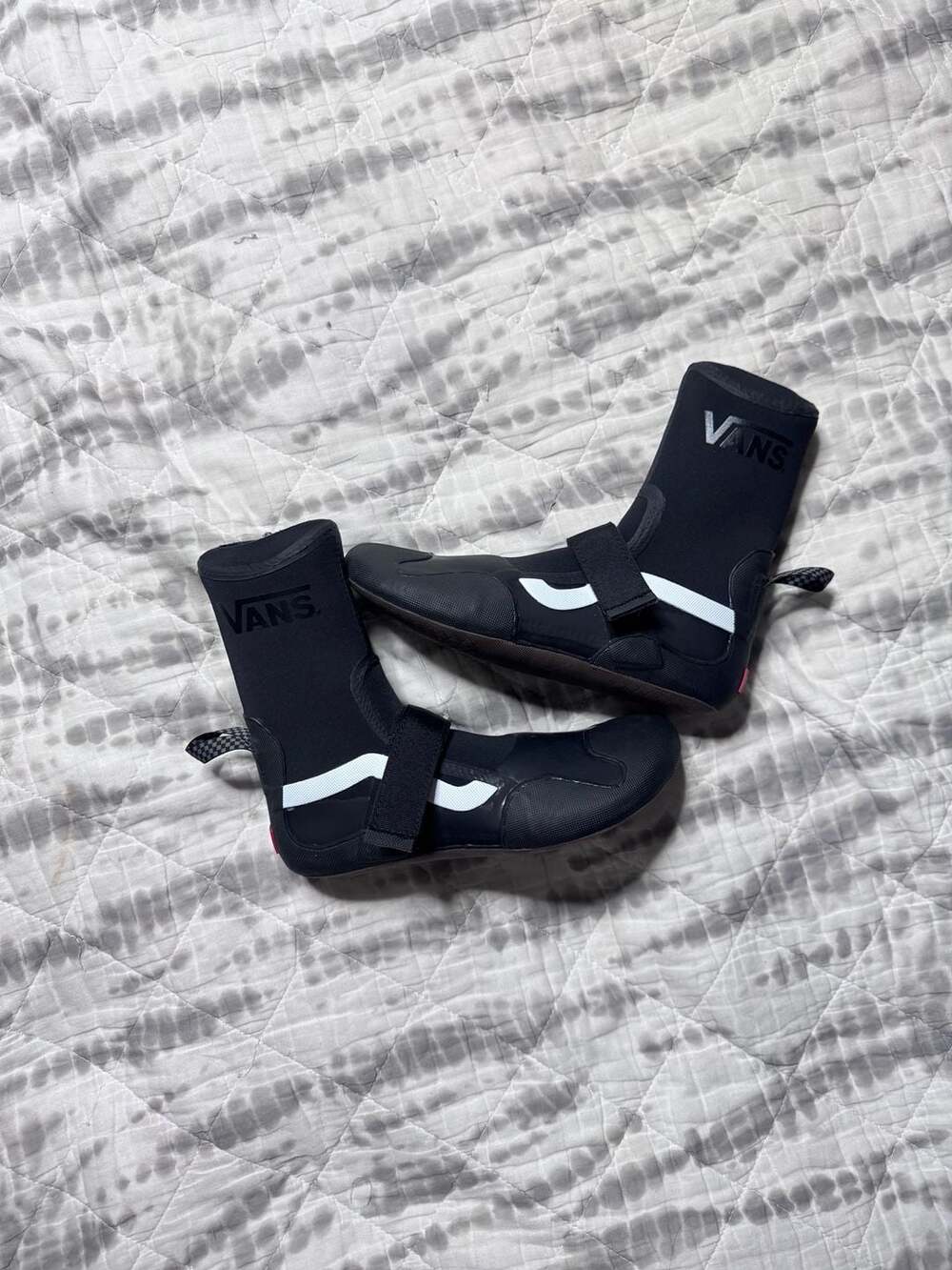Vans Surf Boot 2 Hi V Size 7 Men 8.5 Women Black White 721454